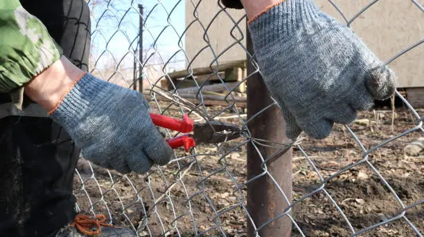 How To Install A Chain Link Fence in Bakersfield, CA